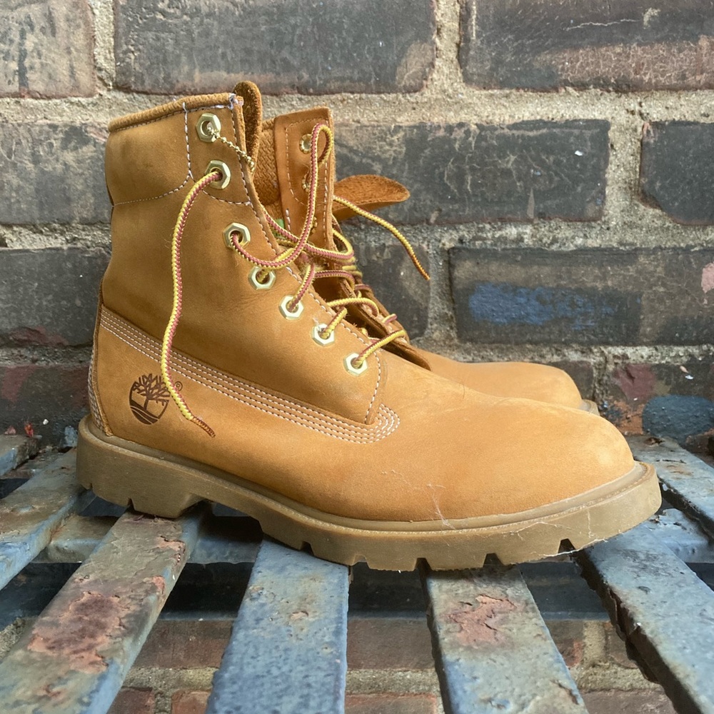 Mens 7.5 Wheat/Butter Timberlands